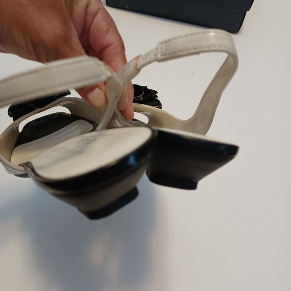 Anne Klein Open Toe Ivory/ Black Shoes Sz 7 - Picture 6 of 8